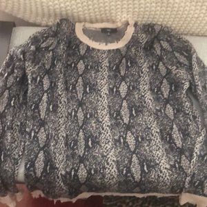 Fate sweater sz M
